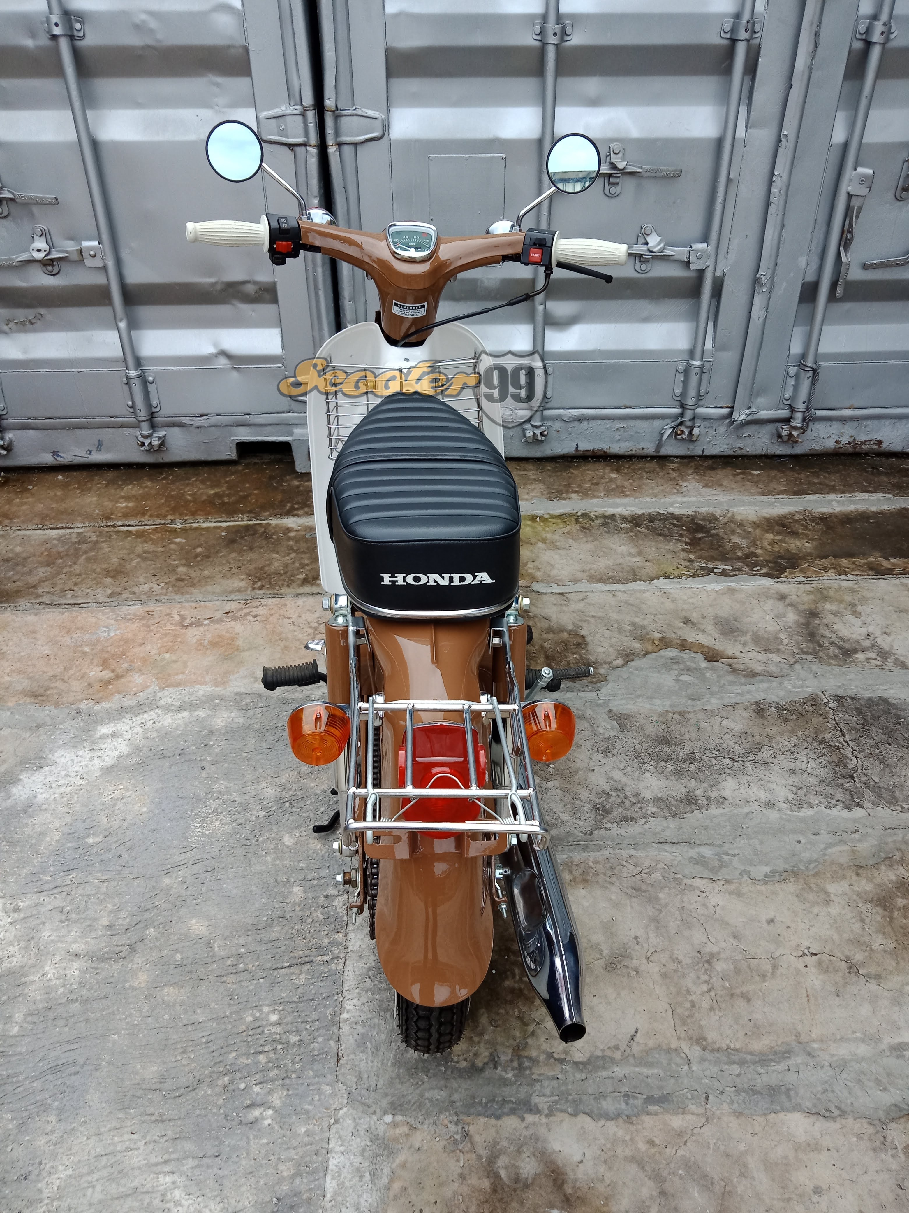 Dashboard and handlebar of Honda Mini Cup Brown mini bike